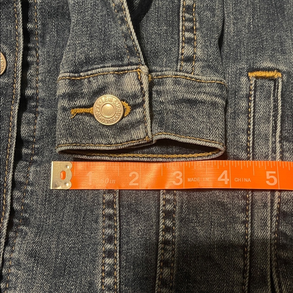 Levi's Women's Classic Blue Jean Jacket - Picture 9 of 10